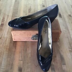 Soft Style made by Hush Puppies Danette black comfort height heel pump 8 Med EUC
